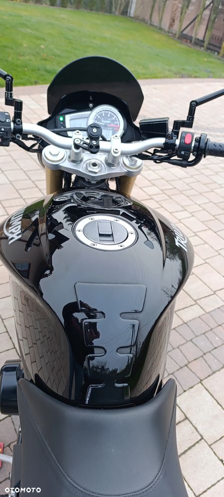 Triumph Street Triple - 11