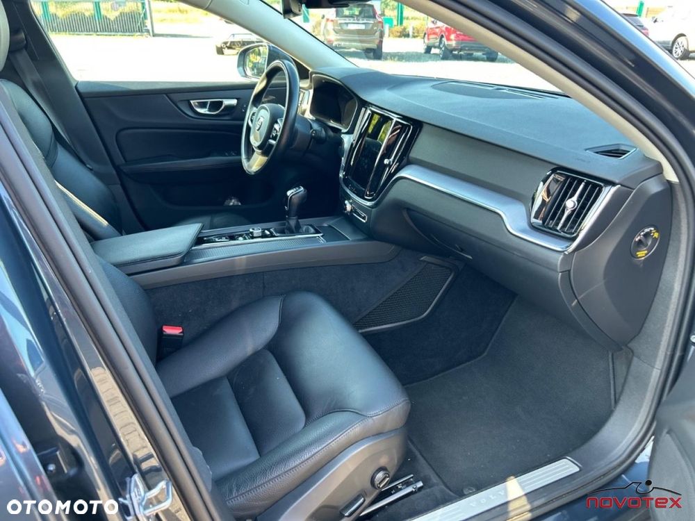 Volvo V60 D3 Drive-E Momentum - 17