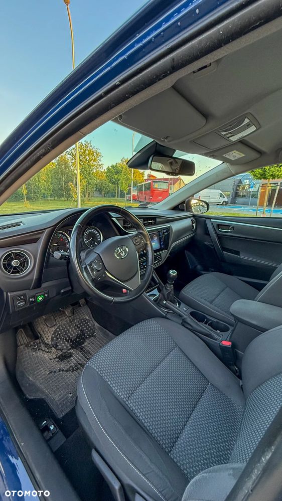 Toyota Corolla - 12