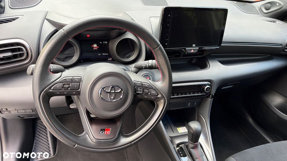 Toyota Yaris Hybrid 1.5 GR Sport - 10