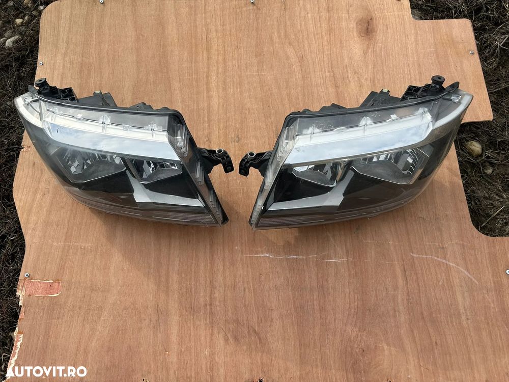 Far stanga dreapta halogen Hella Original Volkswagen Crafter 2017-2024 - 2