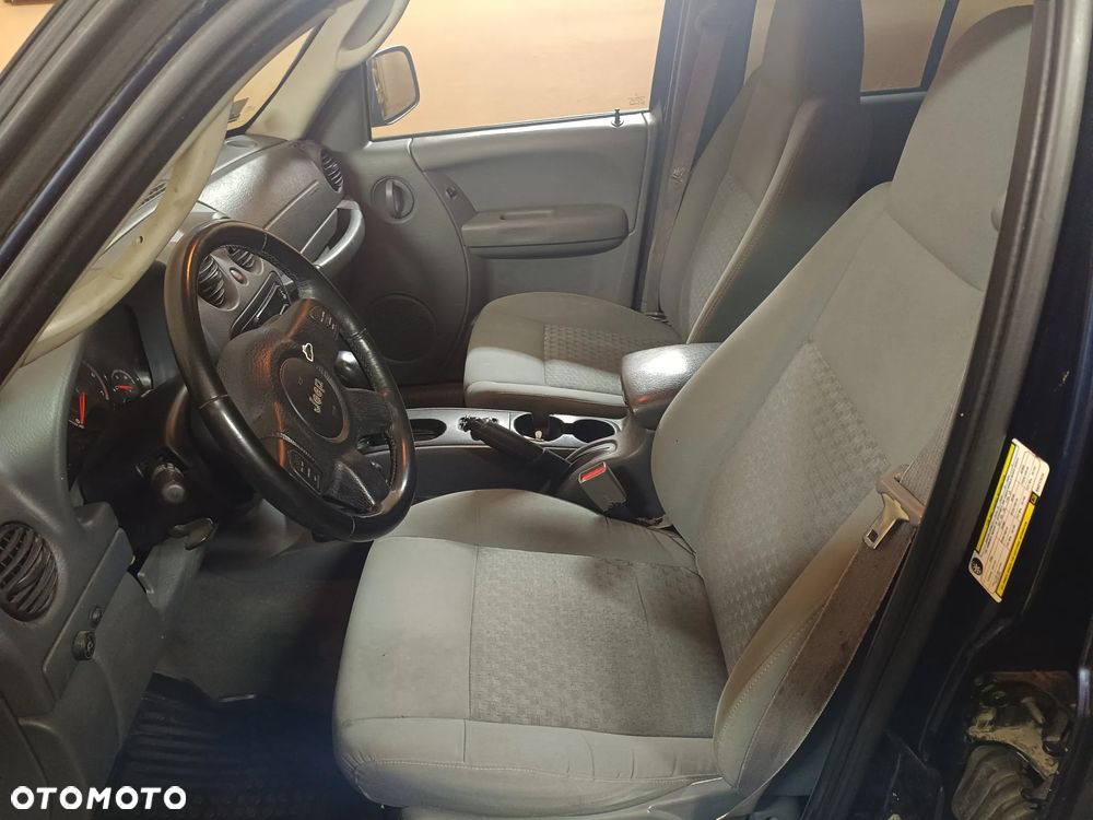 Jeep Liberty 3.7 4x4 - 7