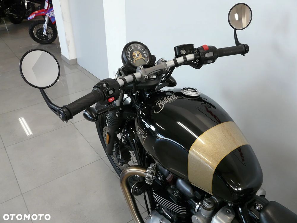 Triumph Bonneville Bobber - 10