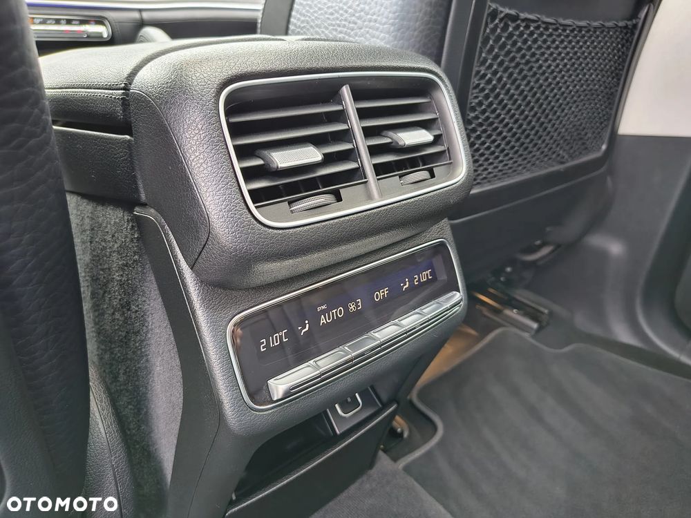 Mercedes-Benz GLS - 22