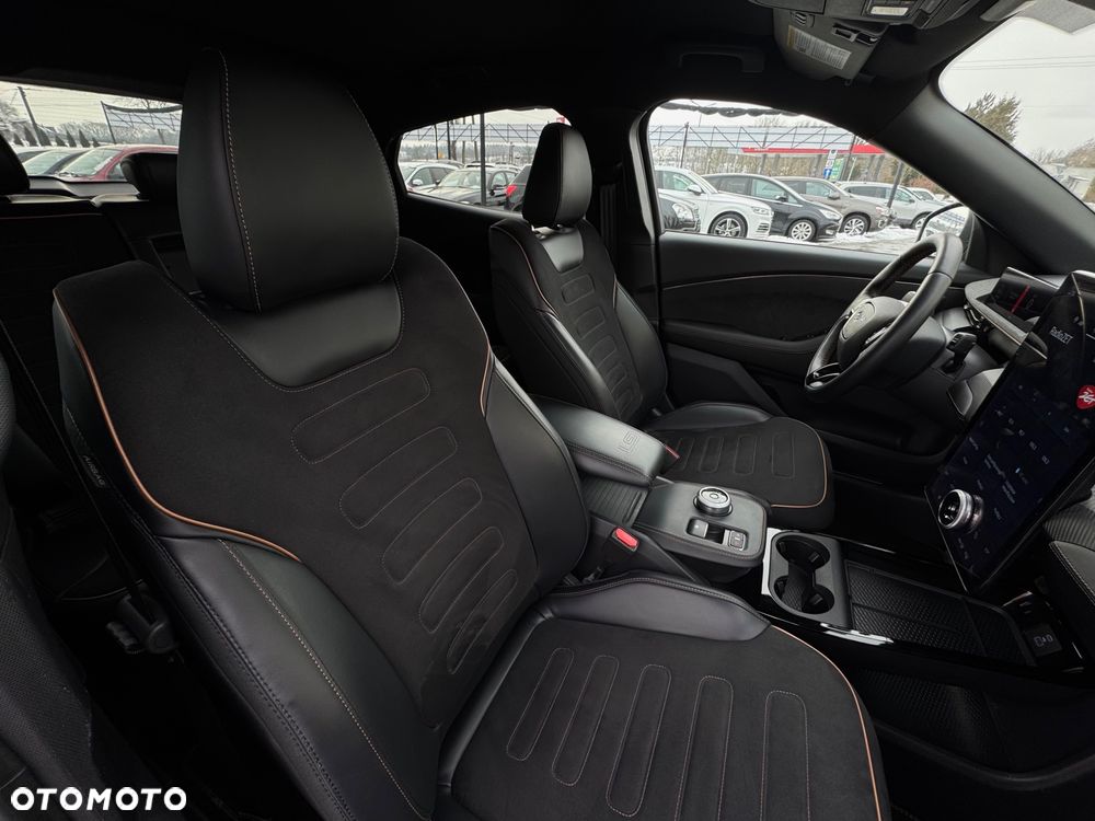 Ford Mustang Mach-E - 24