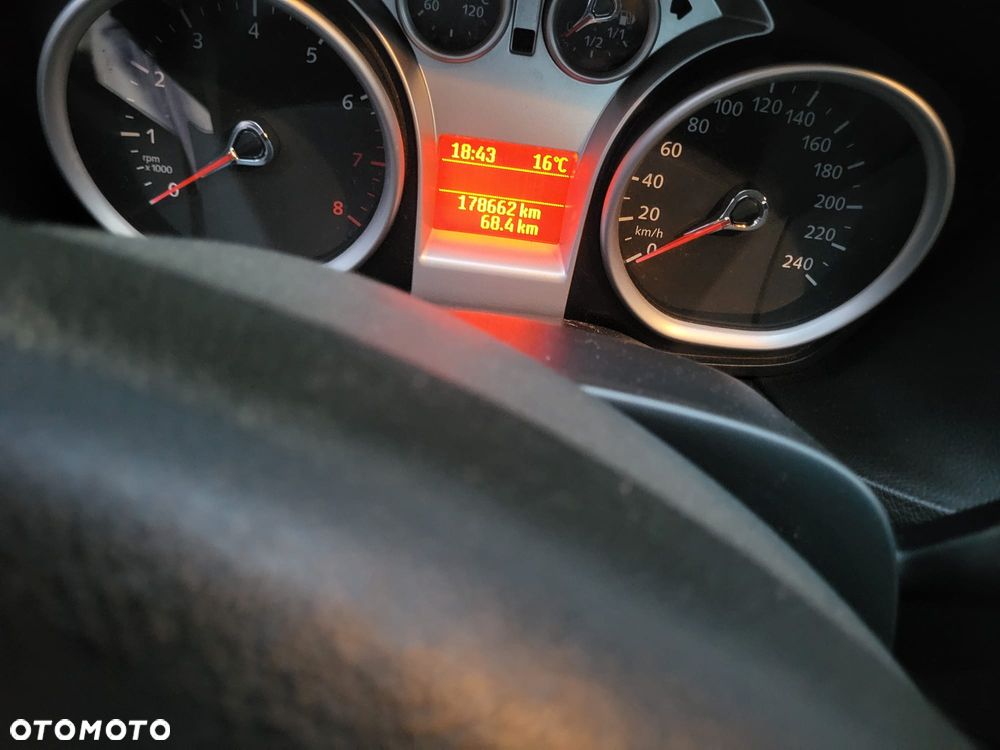 Ford Focus 1.4 16V Style - 10
