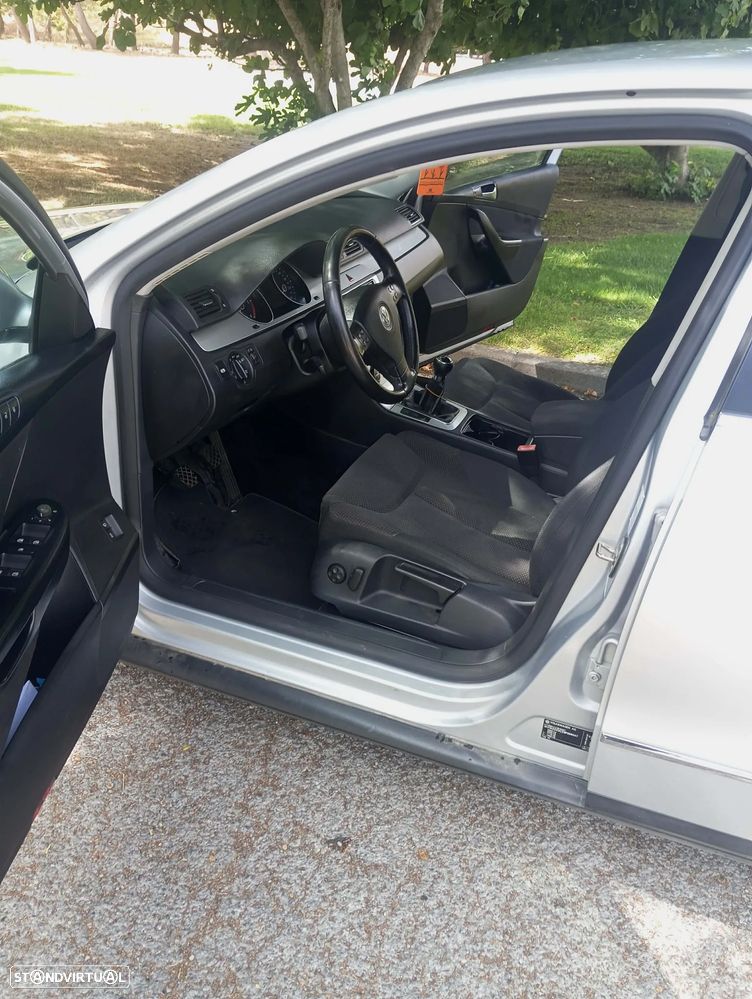 VW Passat 2.0 TDI Trendline BlueMotion - 3