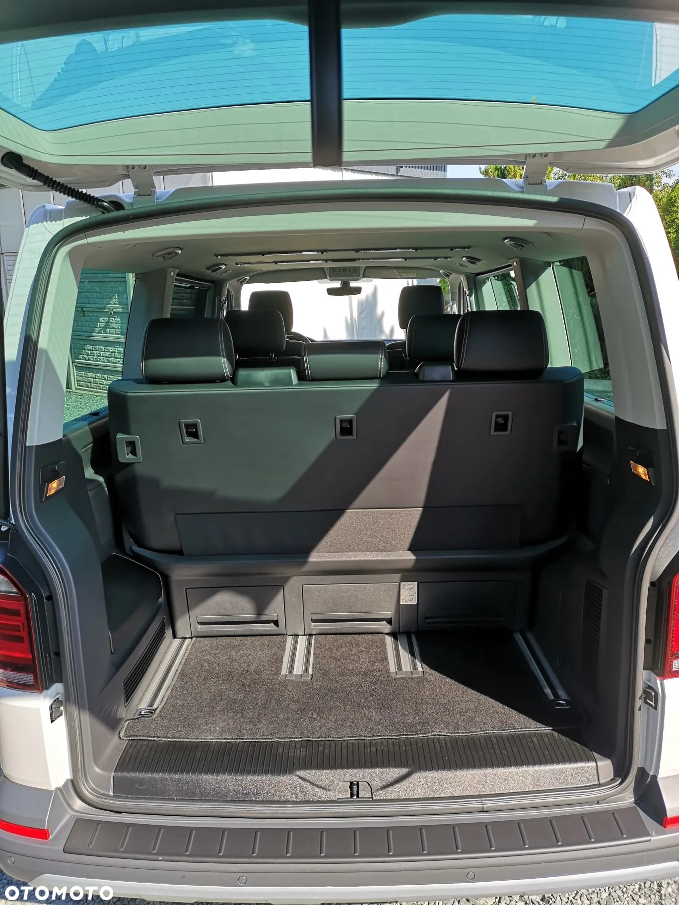 Volkswagen Multivan - 20