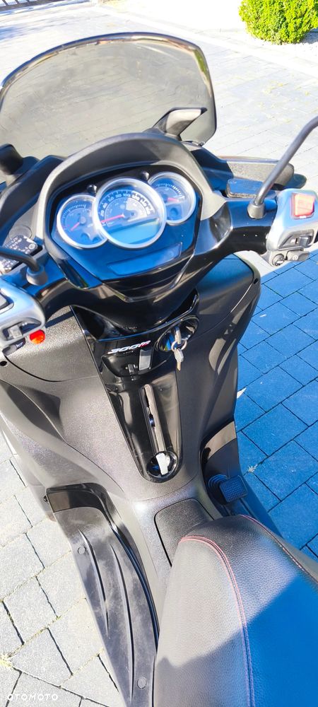 Piaggio MP-3 - 10