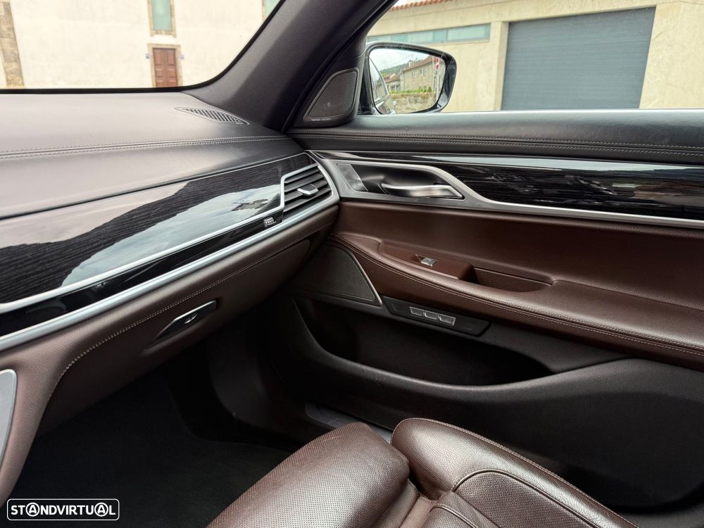 BMW 740 d xDrive Pack M Auto - 22