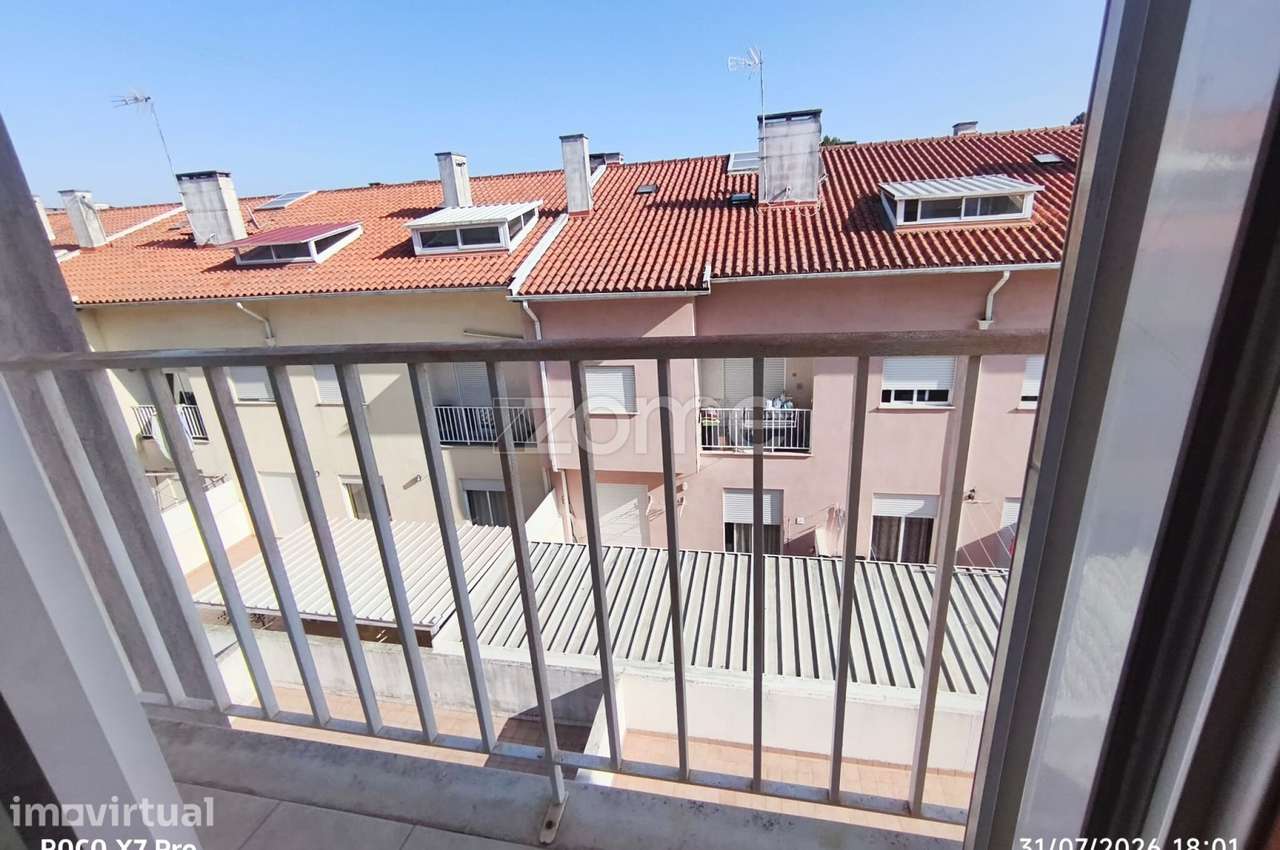 T1 junto ao Centro de Saúde de Oliveira do Bairro com lugar de gara... - Grande imagem: 5/10