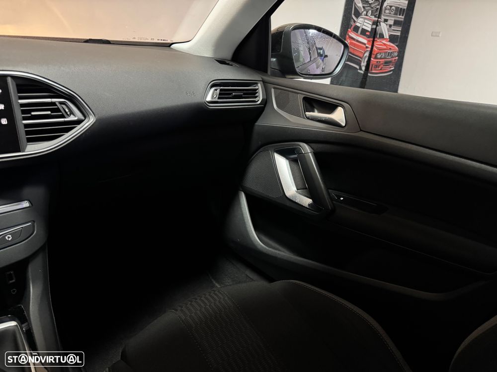 Peugeot 308 1.6 BlueHDi Allure J17 - 23
