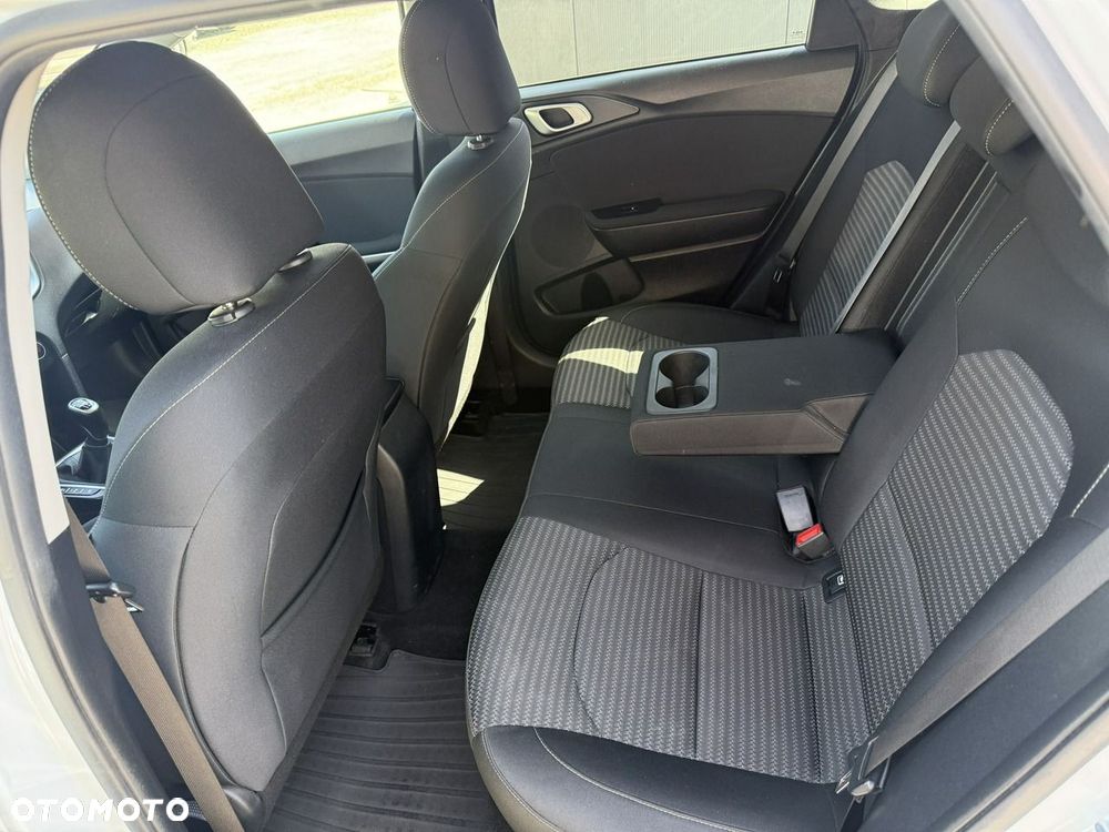 Kia Ceed - 13