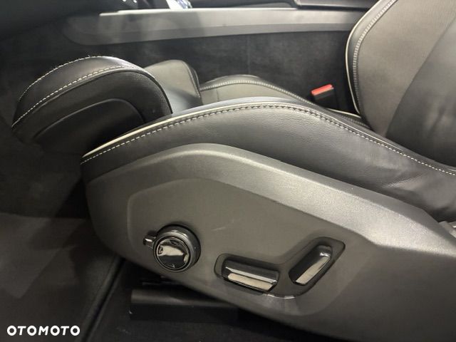 Volvo XC 60 B4 B Plus Dark - 21