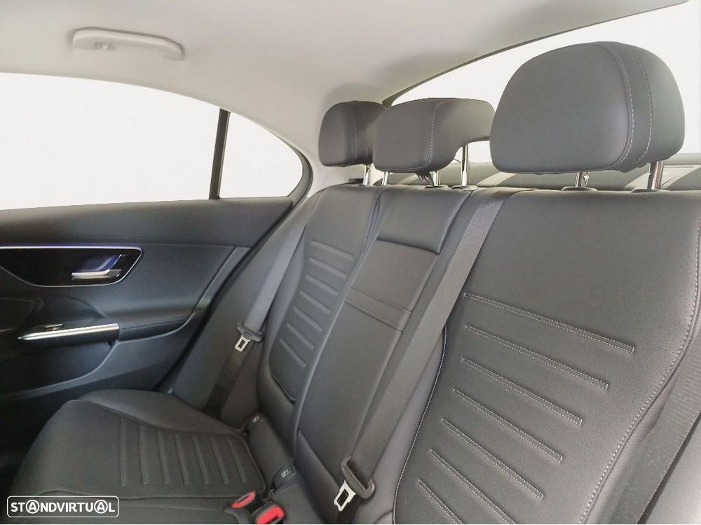 Mercedes-Benz C 300 — fotografia 14