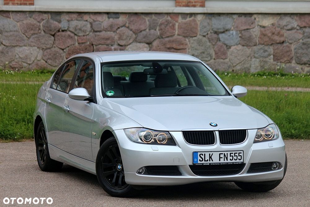 BMW Seria 3 318i Edition Exclusive - 16