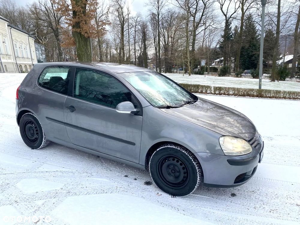 Volkswagen Golf 1.9 TDI Trendline DSG - 26