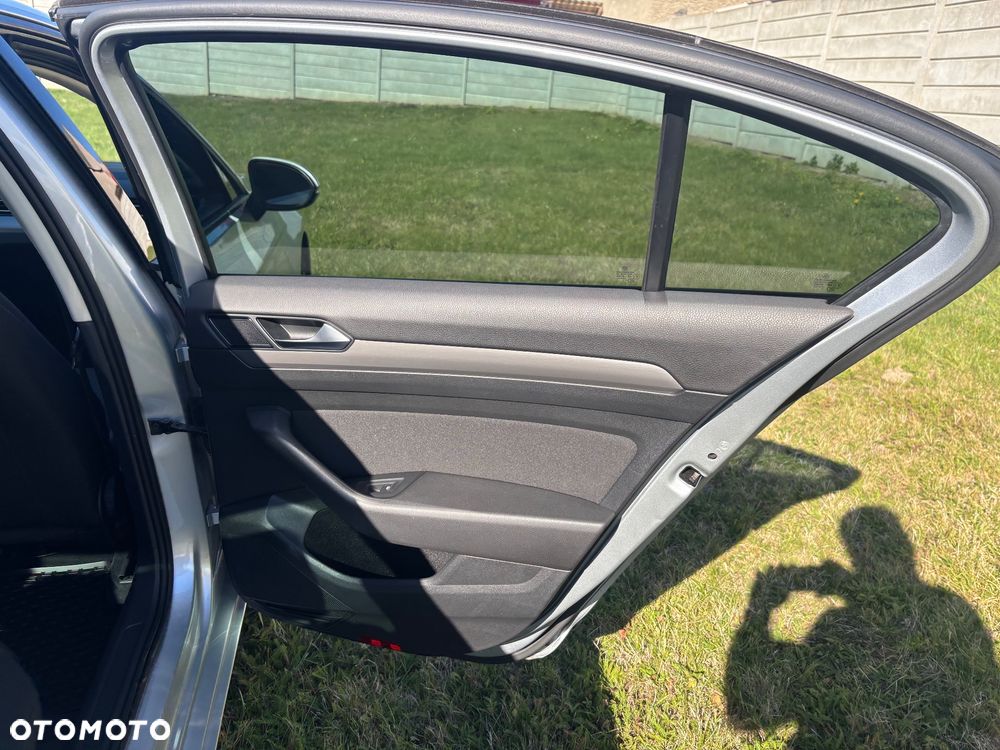 Volkswagen Passat 1.4 TSI BMT Comfortline - 12