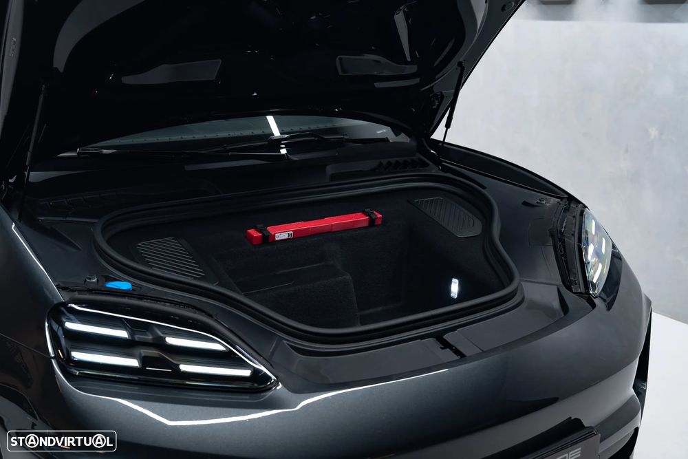 Porsche Macan Electric 4 - 7