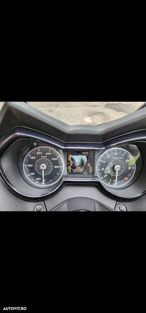 Yamaha XMAX 300 - 7