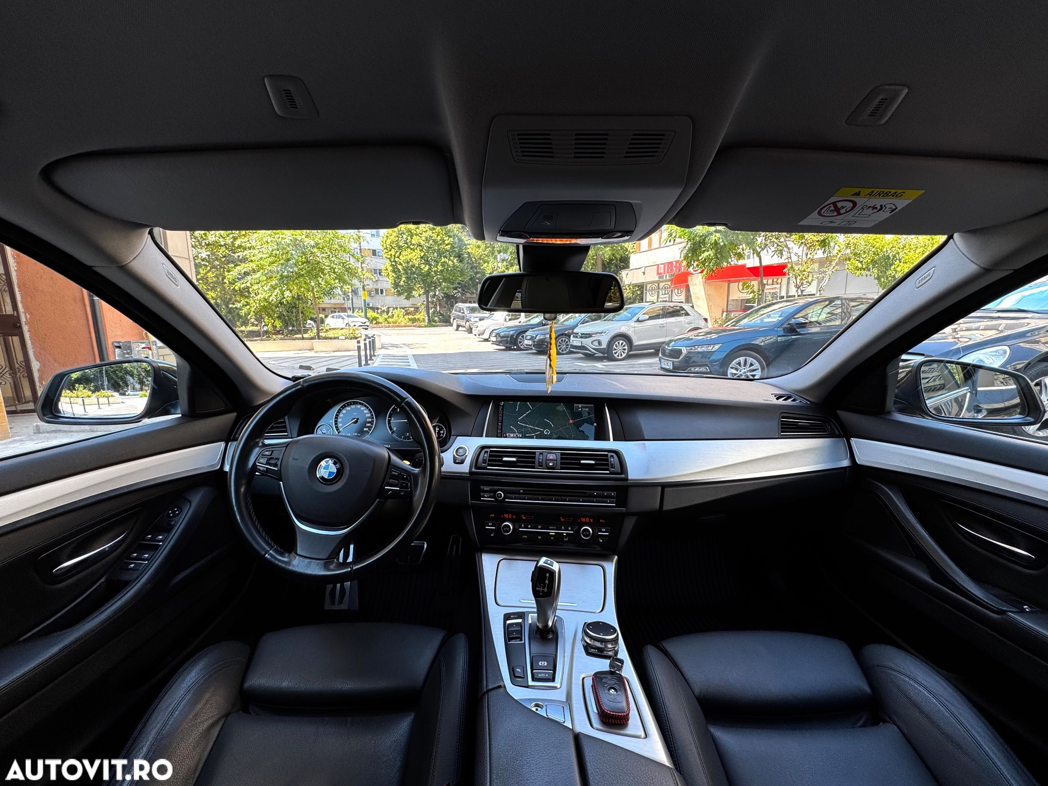 BMW Seria 5 525d xDrive AT - 10