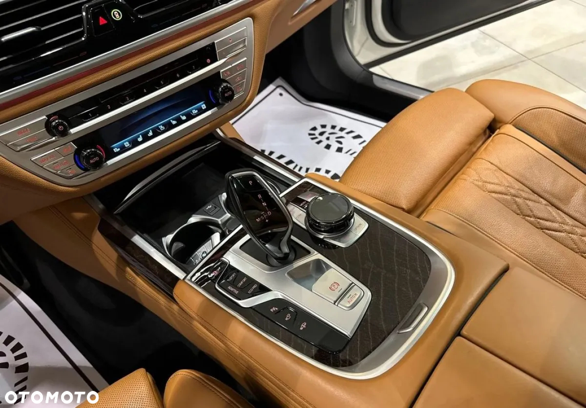 BMW Seria 7 750Li xDrive sport - 30