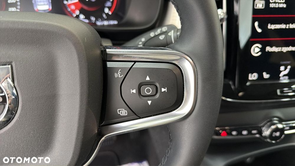 Volvo XC 40 T3 Momentum Pro - 22