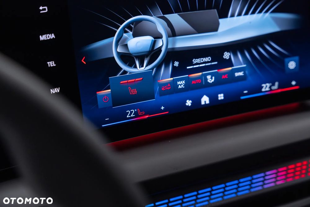 BMW Seria 1 120 mHEV - 25