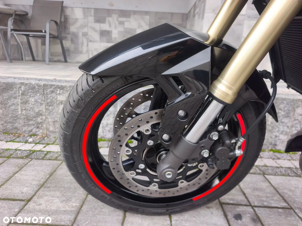 Suzuki GSR - 25