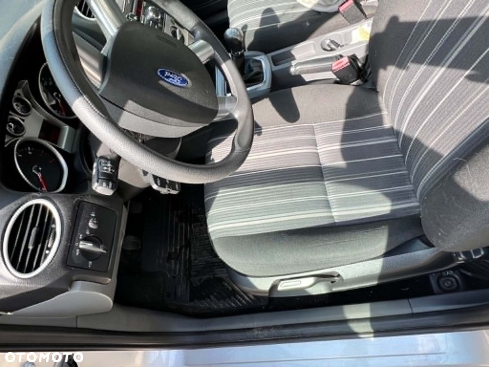 Ford Focus 1.6 Trend - 8