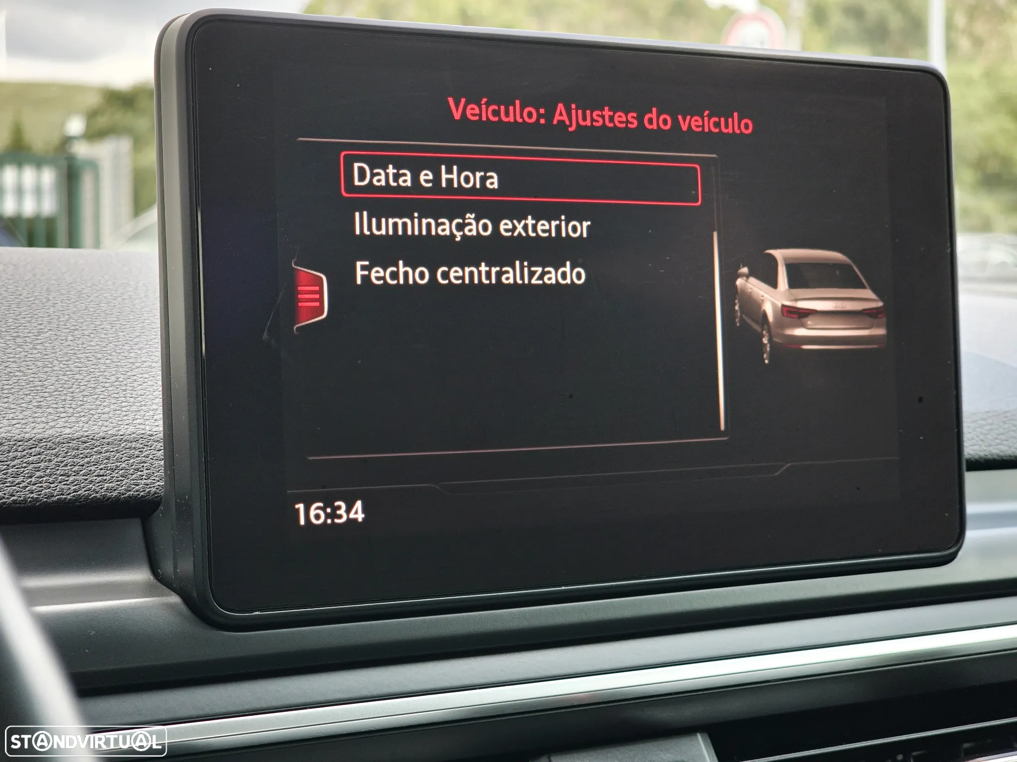Audi A4 2.0 TDI Business Line S-line - 24