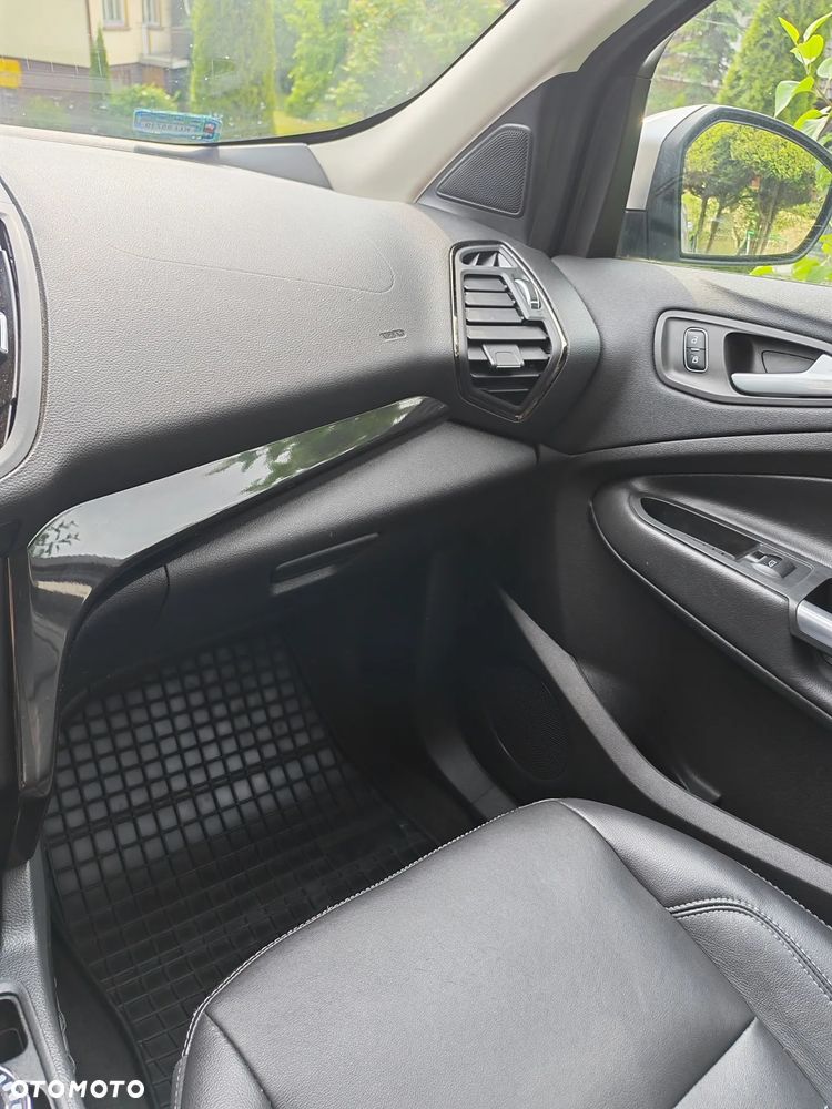 Ford Escape 2.0 EcoBoost AWD Titanium - 16