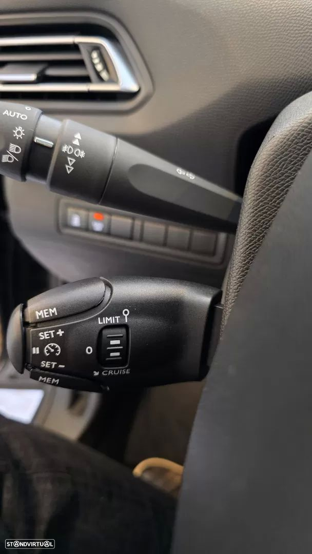 Peugeot 308 1.6 BlueHDi Allure J17 - 35