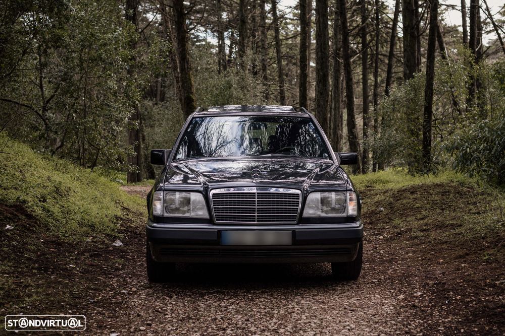 Mercedes-Benz E 220 Standard - 1