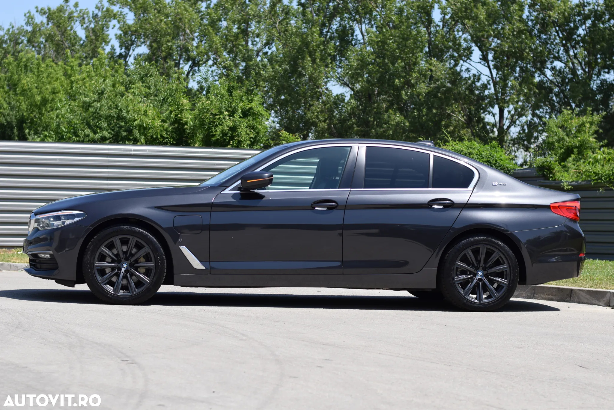 BMW Seria 5 530e iPerformance Aut. - 31