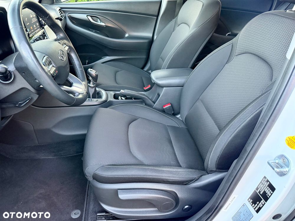 Hyundai i30 1.6 D GO Plus - 14