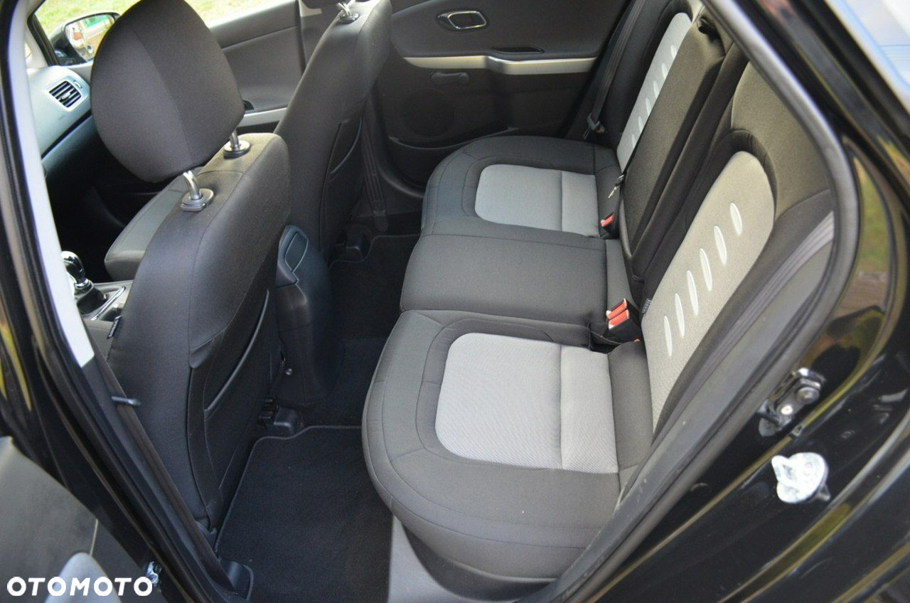 Kia Ceed - 21