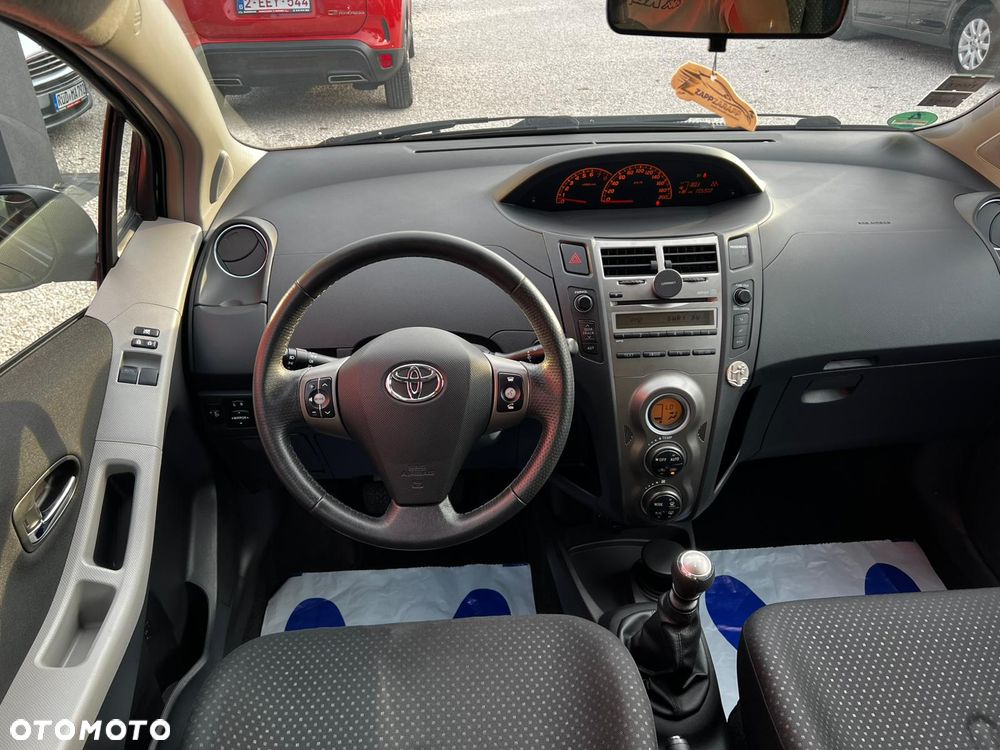 Toyota Yaris 1.33 VVT-i Executive - 25