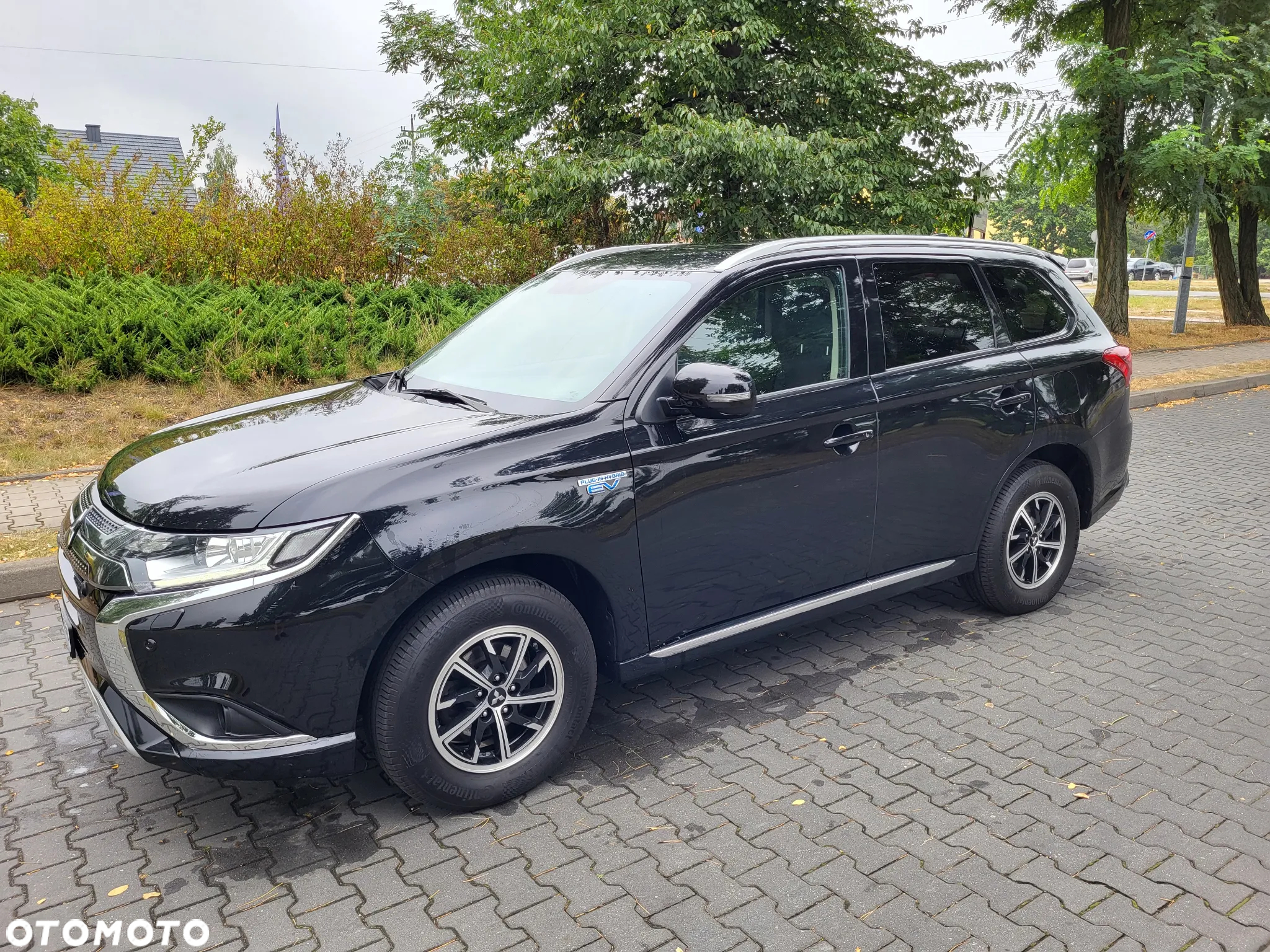 Mitsubishi Outlander ver-2-4-4wd-plug--in-hybrid-intro-edition - 2