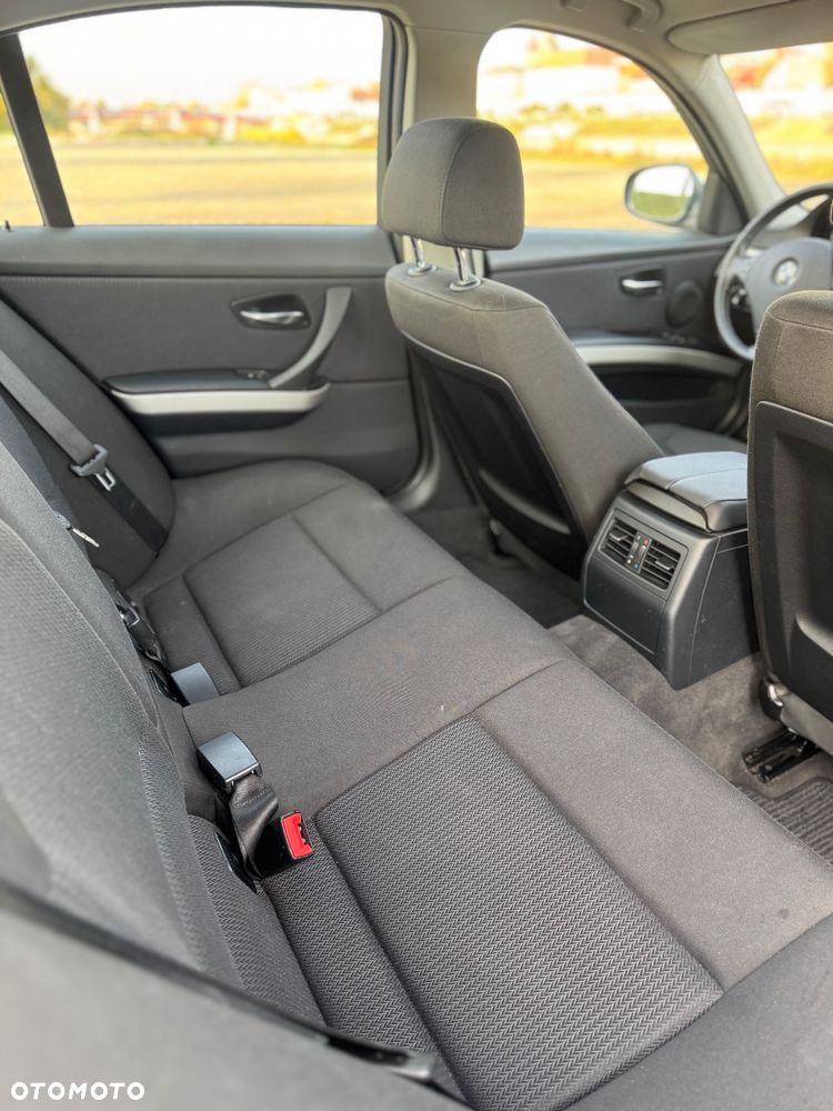 BMW Seria 3 318d - 10