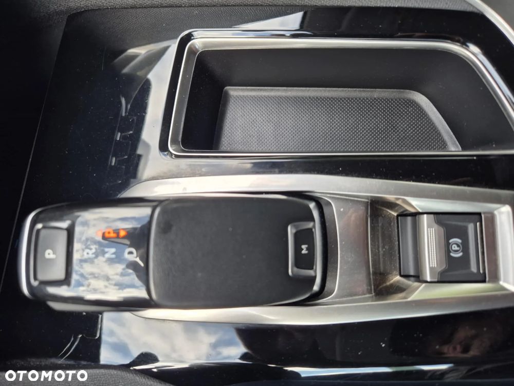 Peugeot 3008 1.5 BlueHDi Allure Pack S&S EAT8 - 19