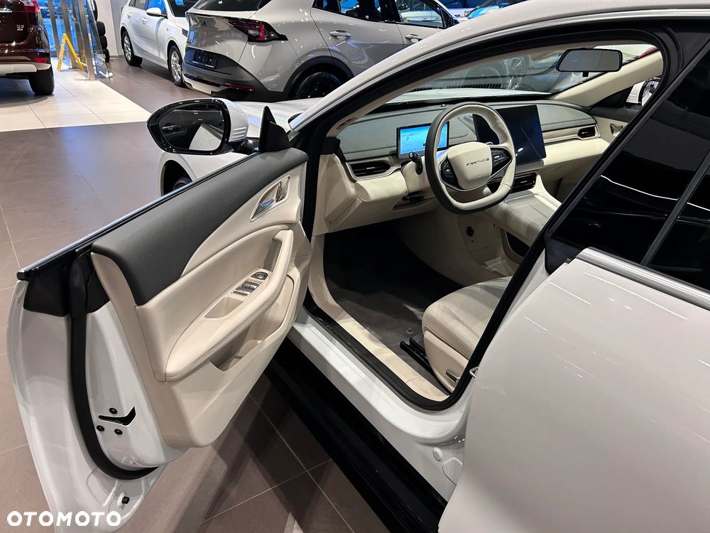 Forthing S7 REEV - 8