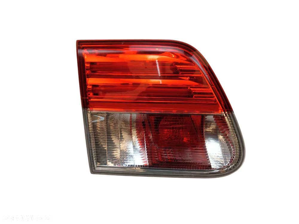 LAMPA LEWY TYŁ W KLAPE TOYOTA AVENSIS T27 LIFT (2012-2015) 1.8 VALVEMATIC 147KM - 1