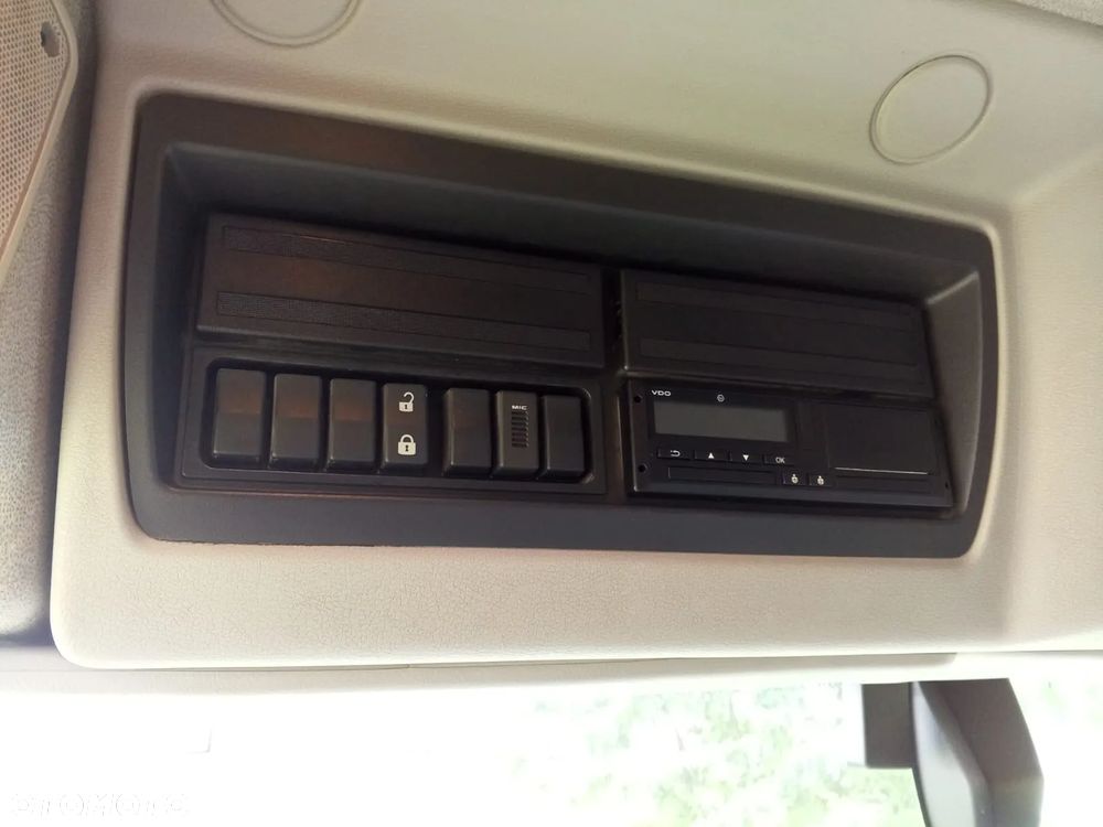 Renault D 14/ŁADOWNOŚĆ 6 TON/ WINDA / MOCNA PODŁOGA/FRANCJA - 32