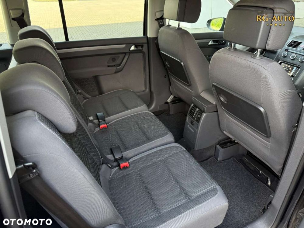 Volkswagen Touran - 27