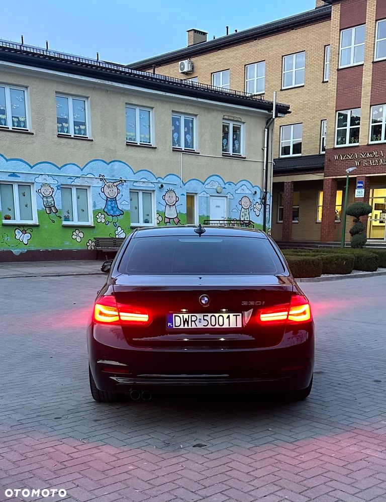 BMW Seria 3 330i Luxury Line sport - 4
