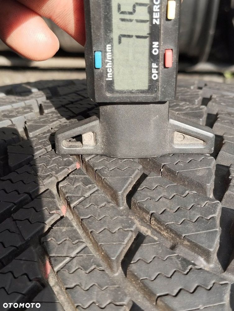 Bridgestone Blizzak LM005 225 40 19 93 W 3PMSF rant XL 2szt - 2