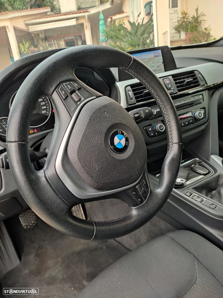 BMW 318 Gran Turismo d Sport Line - 6