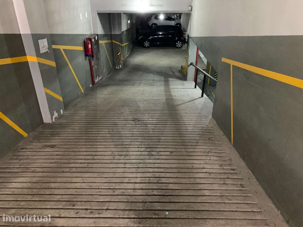 Lugar de garagem coberto na Rua João Pedro Ribeiro, Porto – 24.000 € - Grande imagem: 3/10