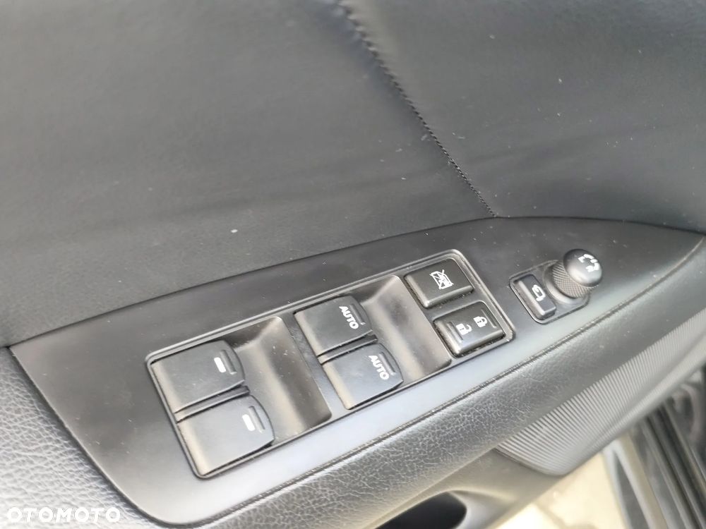 Suzuki Kizashi 2.4 Sport 4WD CVT - 14